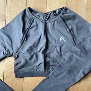 Oner active effortless seamless long sleeve crop top